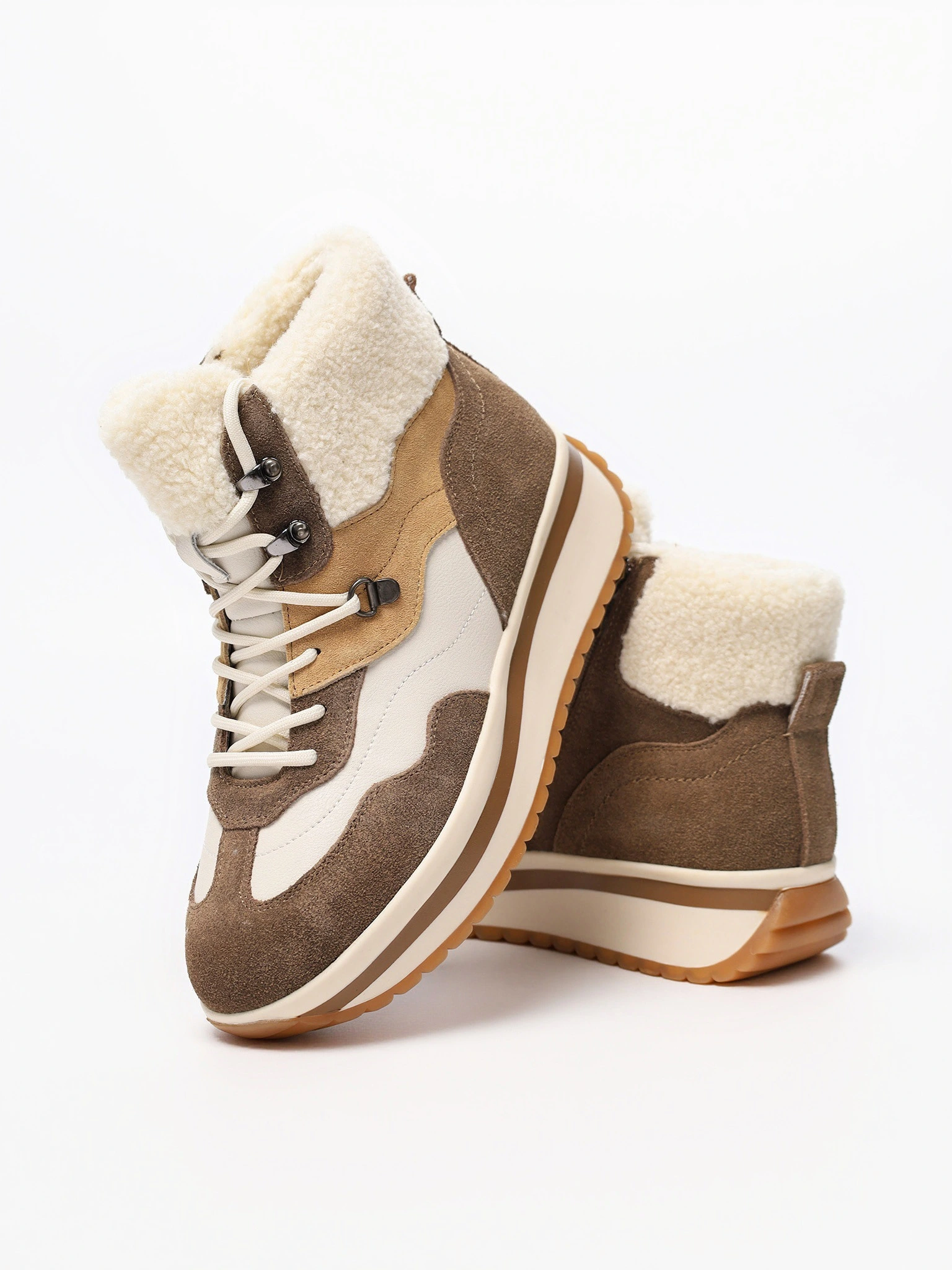 Кроссовки комбинированные в стиле колор-блок на низкой подошве